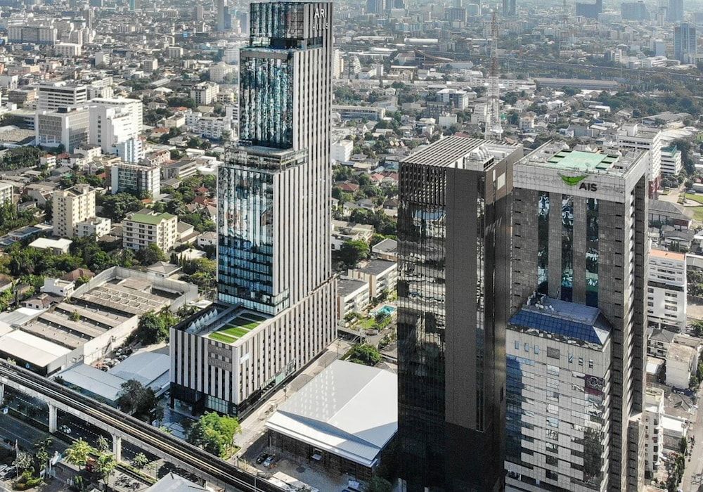 undefined The Quarter Ari by UHG