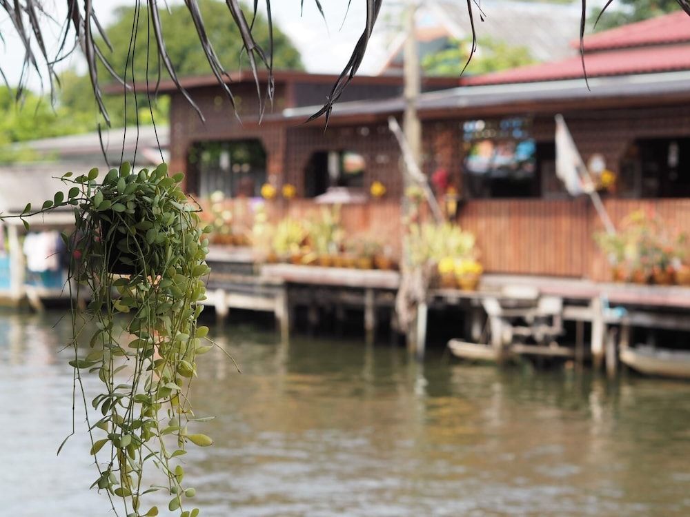 undefined 28 Place 6