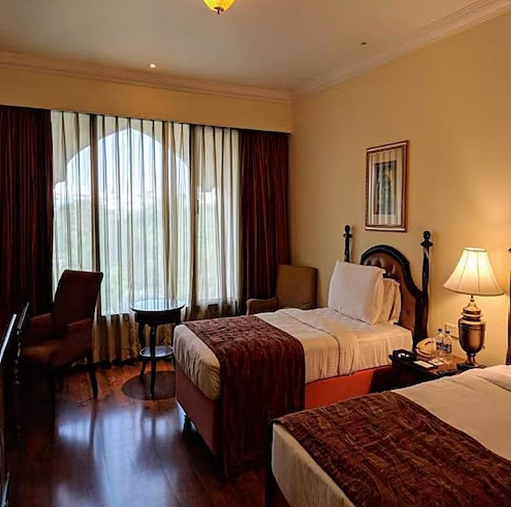 Deluxe Room City View Twin Bed