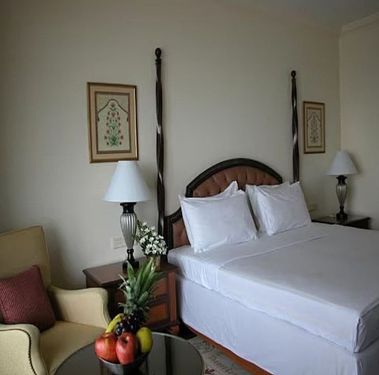Deluxe Room City View King Bed