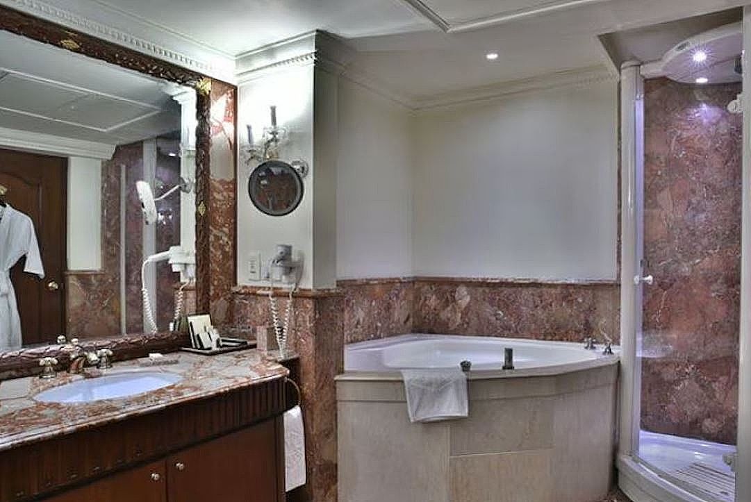 Presidential Suite 1 Bedroom Lake View with Jacuzzi private plunge pool and balcony