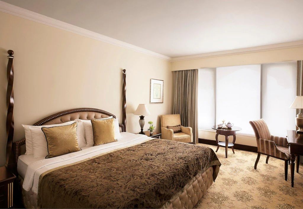 Deluxe Room City View King Bed