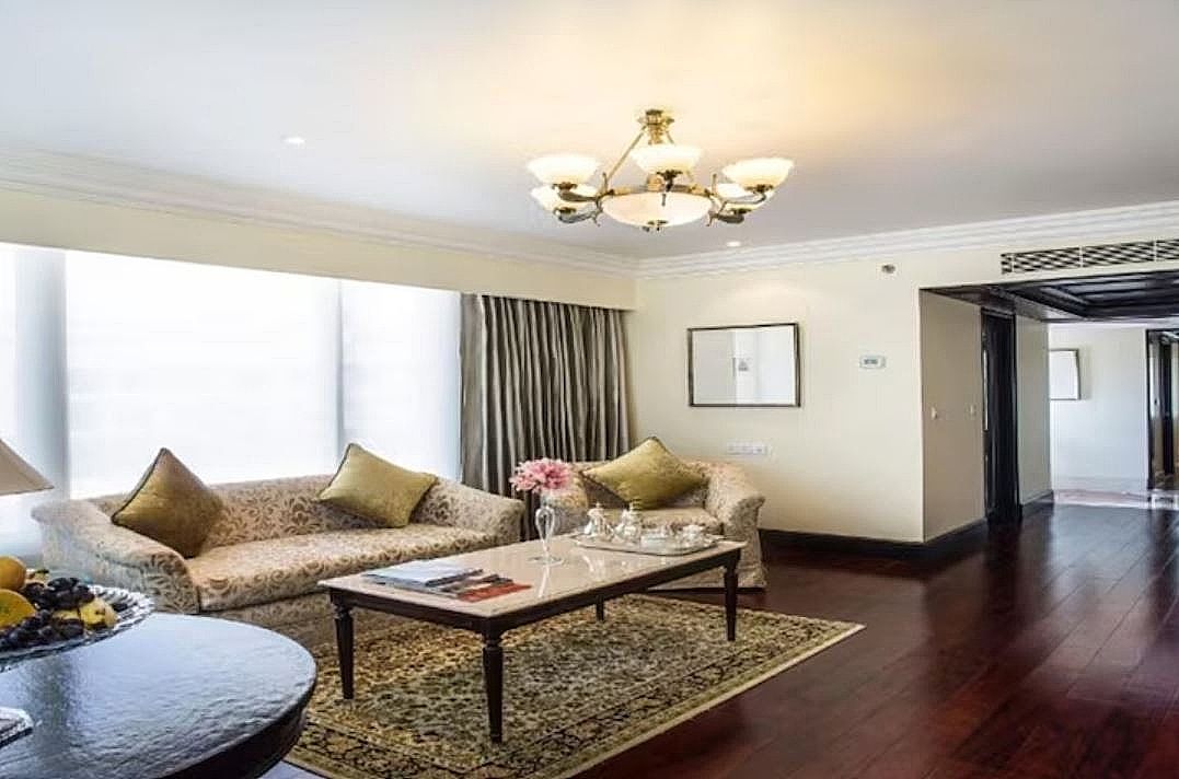 Deluxe Suite Lake View King Bed