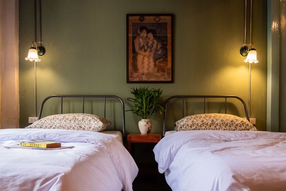 undefined Live Local 10