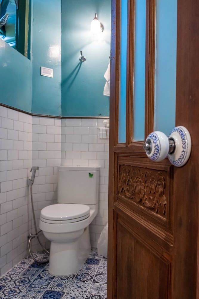 Live Local Family Room 23