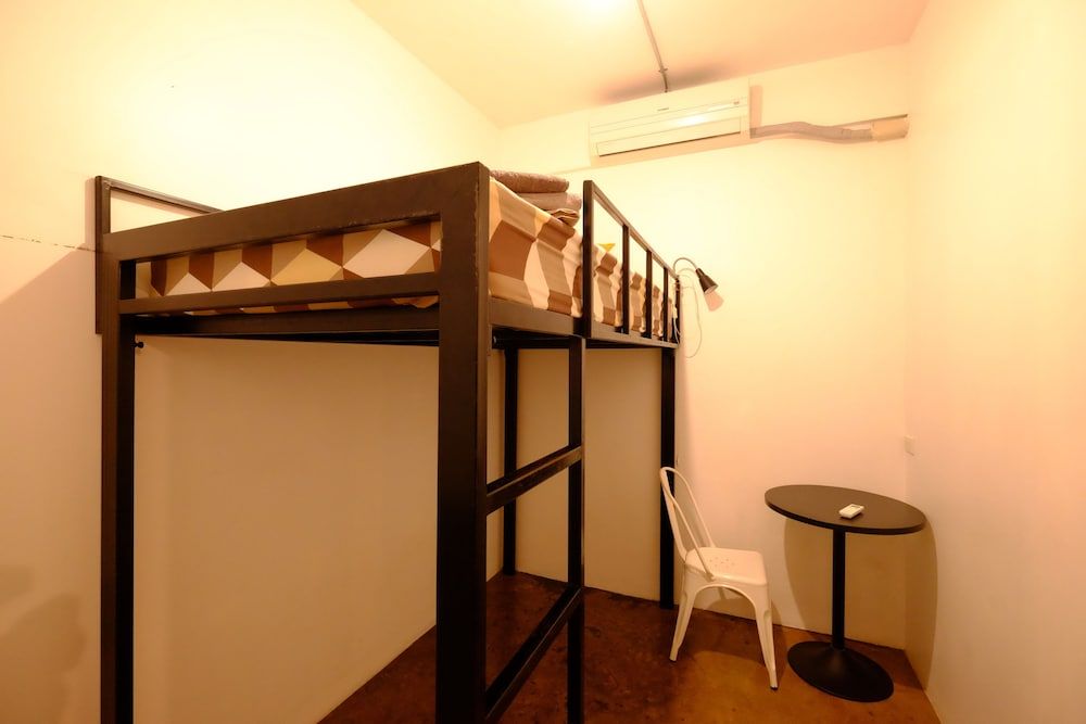 42 Guesthouse Single Room with Shared Bathroom 9