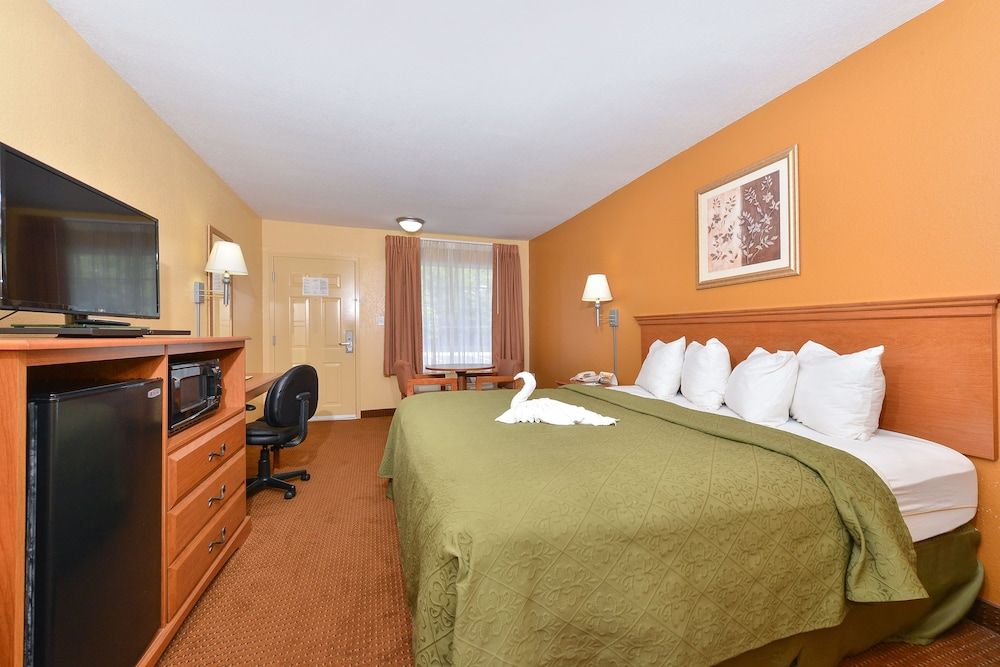 Standard Room, 1 King Bed, Smoking