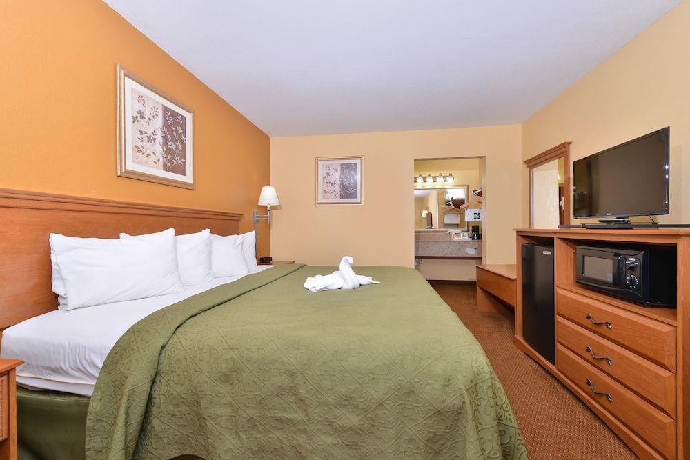 Standard Room, 1 King Bed, Smoking