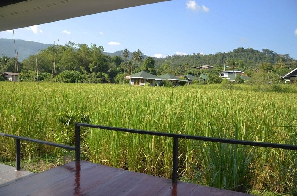 Nok Chan Mee Na Deluxe Double Room 6