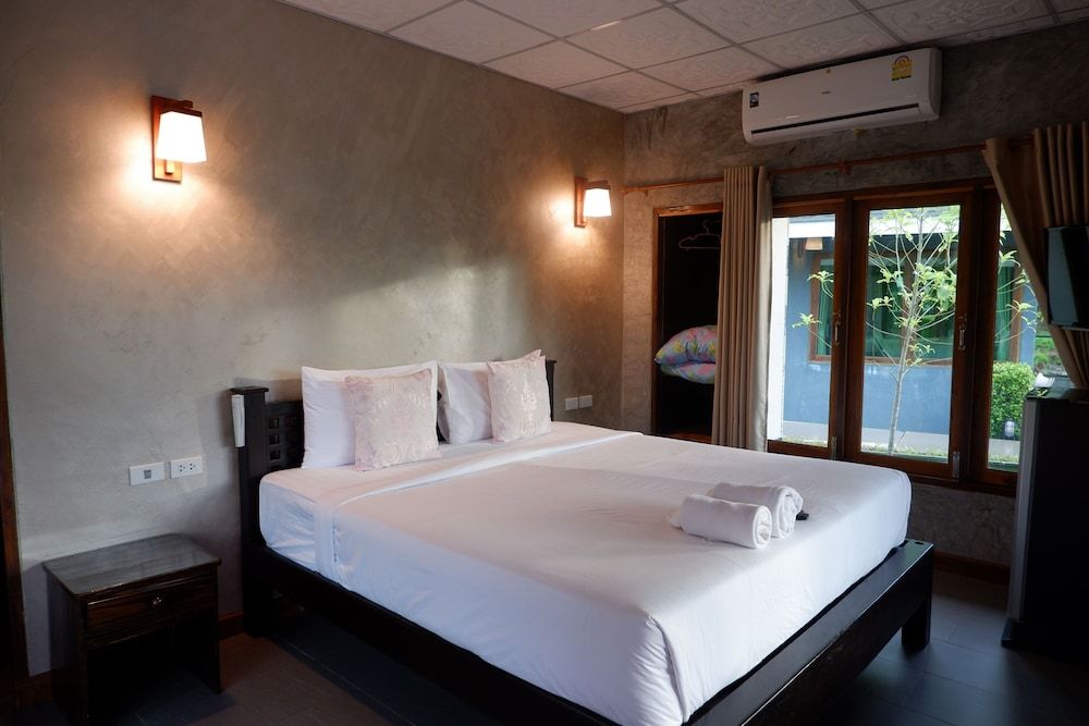 Nok Chan Mee Na Deluxe Room 5