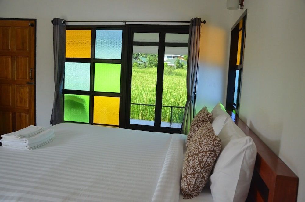 Nok Chan Mee Na Deluxe Double Room 3