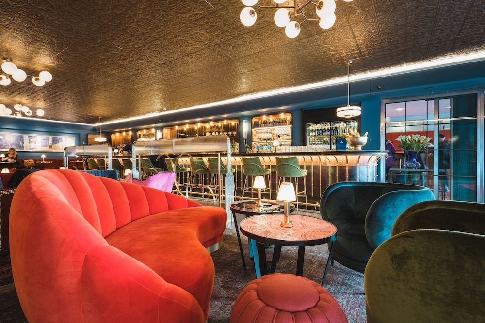 undefined Hotel Rival 9