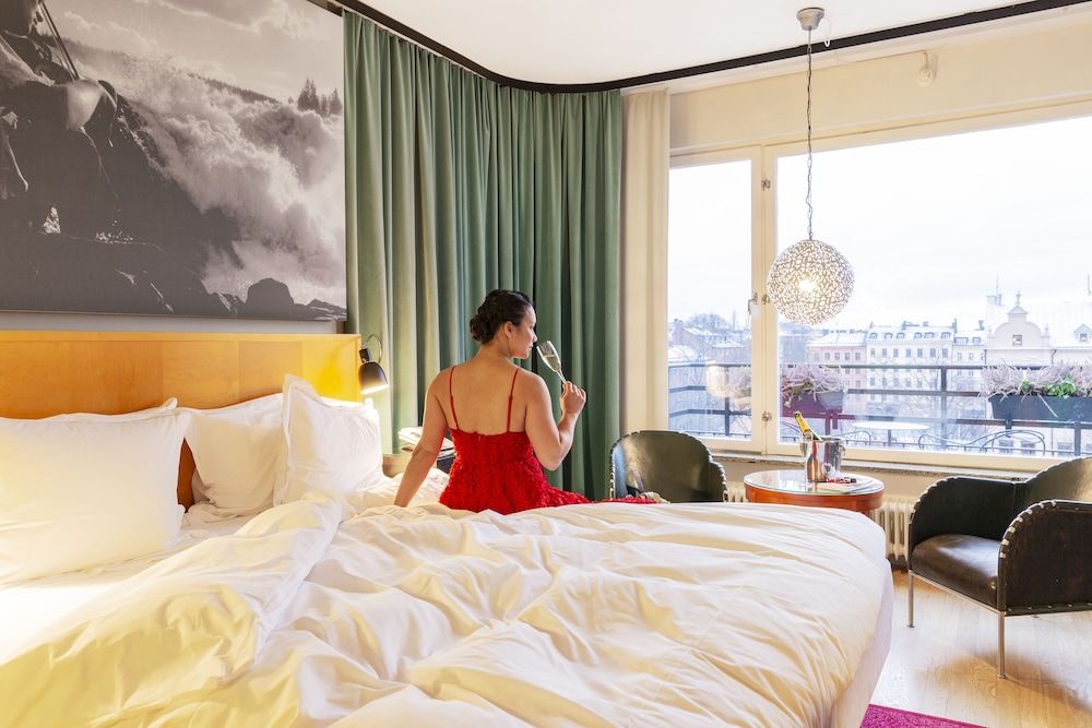 undefined Hotel Rival 2