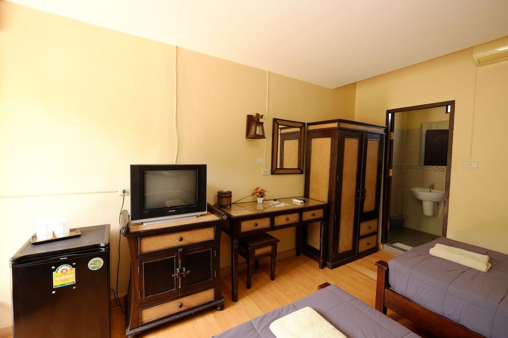 Piya Guesthouse Standard Twin Room 10