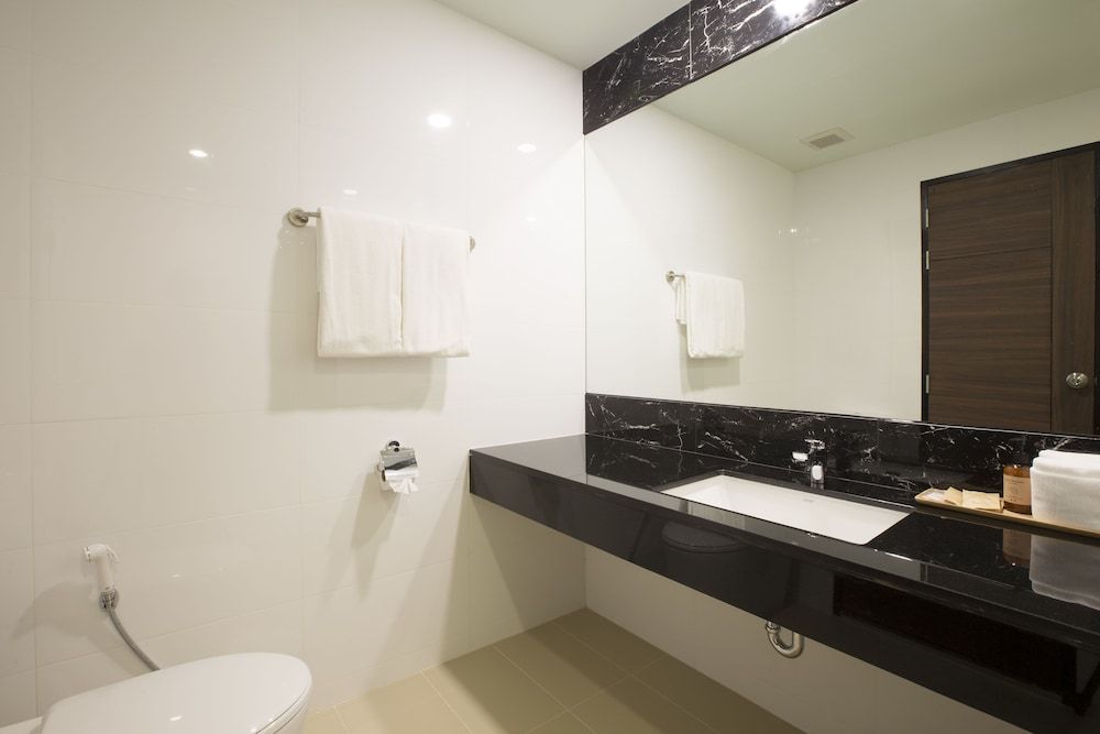 Civilize Hotel Elderly & Wheelchair Accessible Twin Room 6