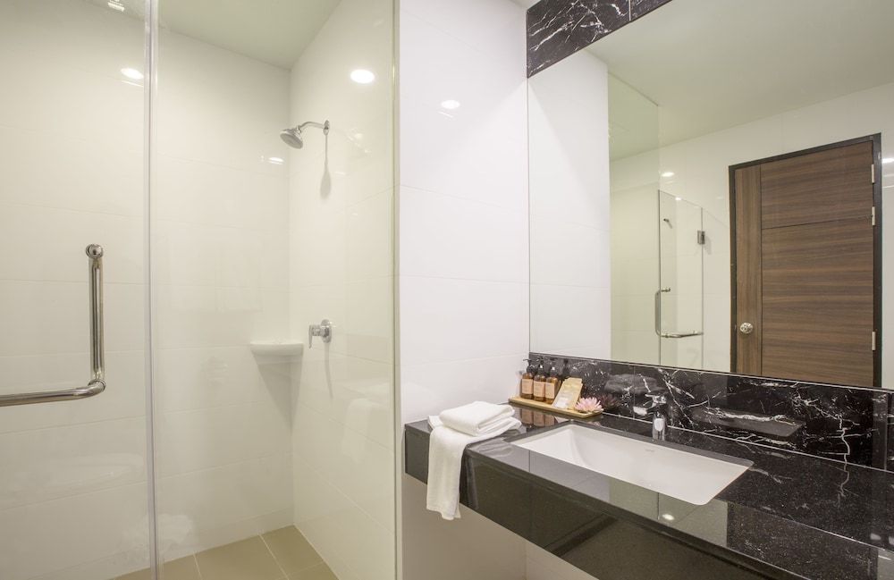 Civilize Hotel Superior King Bed Room 3