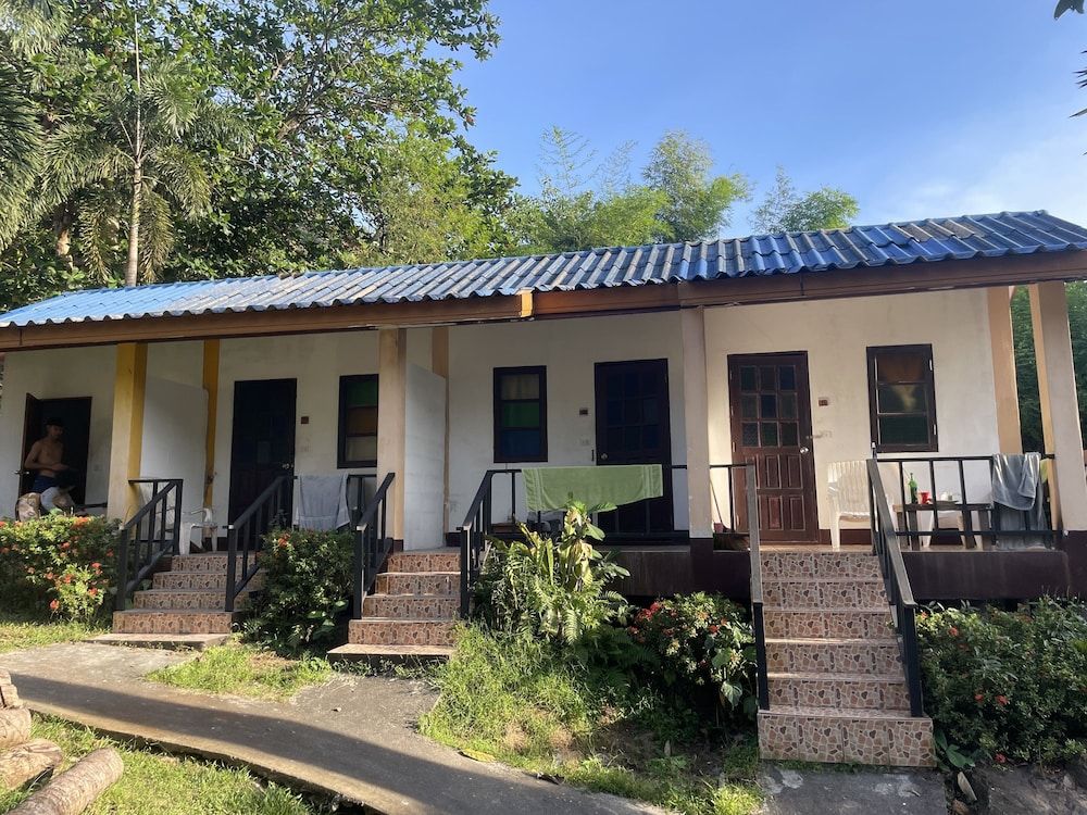 Lonely Beach Pool Resort Townhouse Room 5