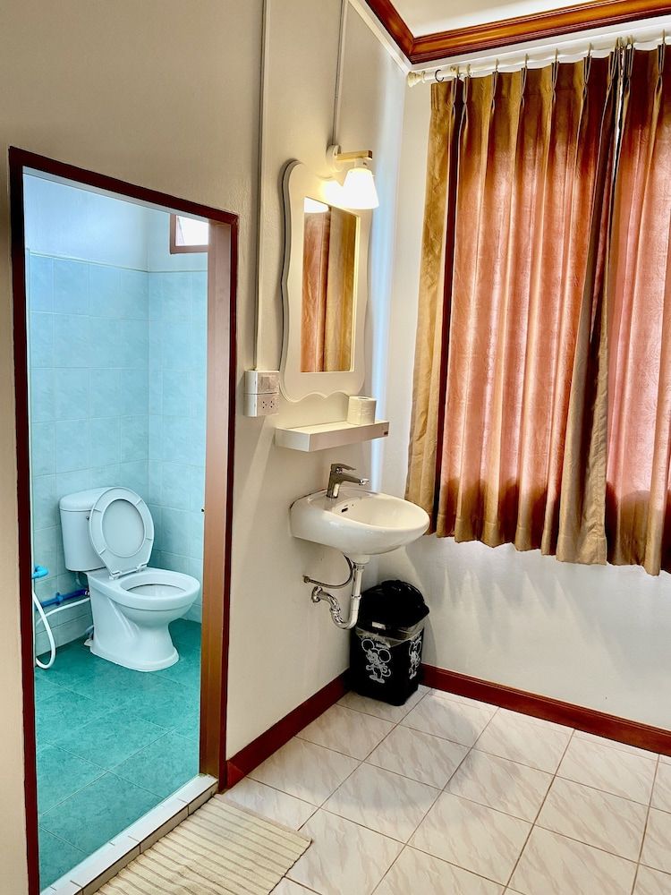 Baan Plapakpao 4-Bedroom House 13