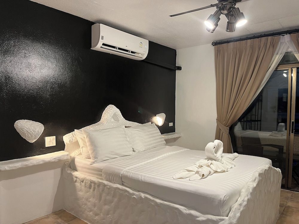 Big Boys' Bed & Burger Double Room with Balcony