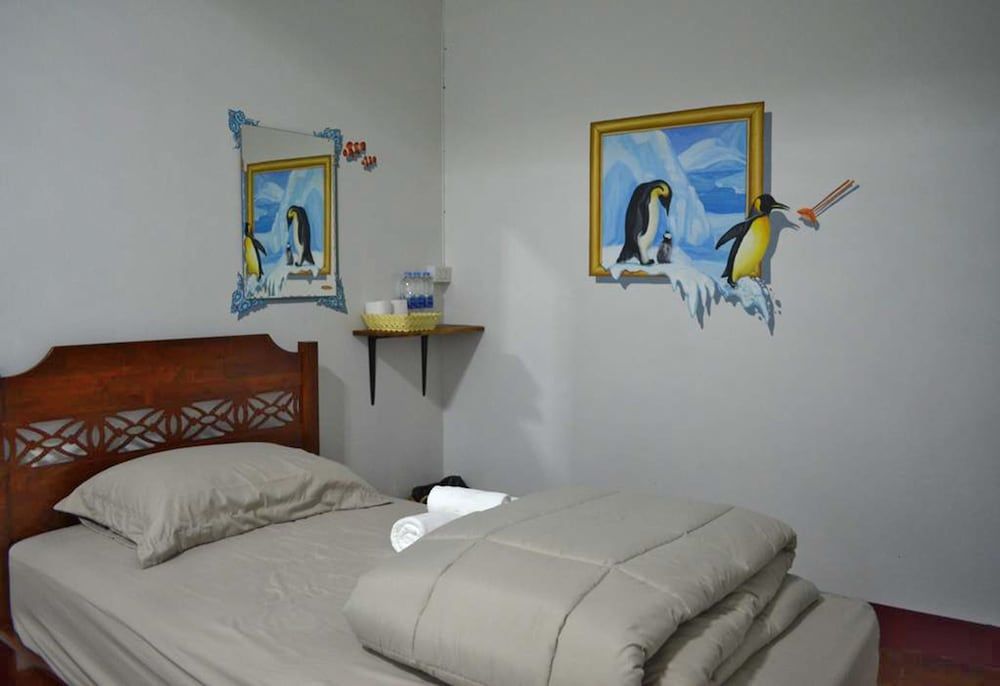 Tukkys Place Standard Twin Room 3