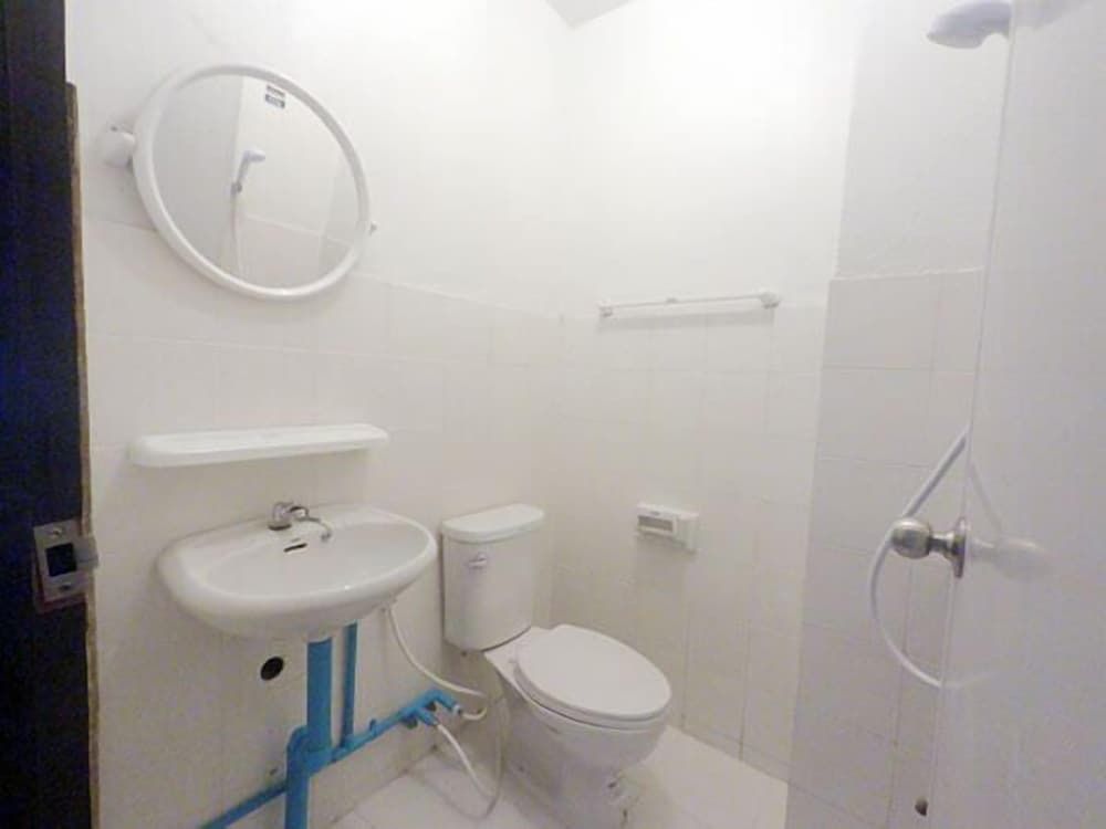 Tukkys Place Standard Twin Room 6