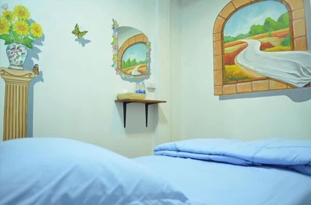 Tukkys Place Standard Twin Room 4