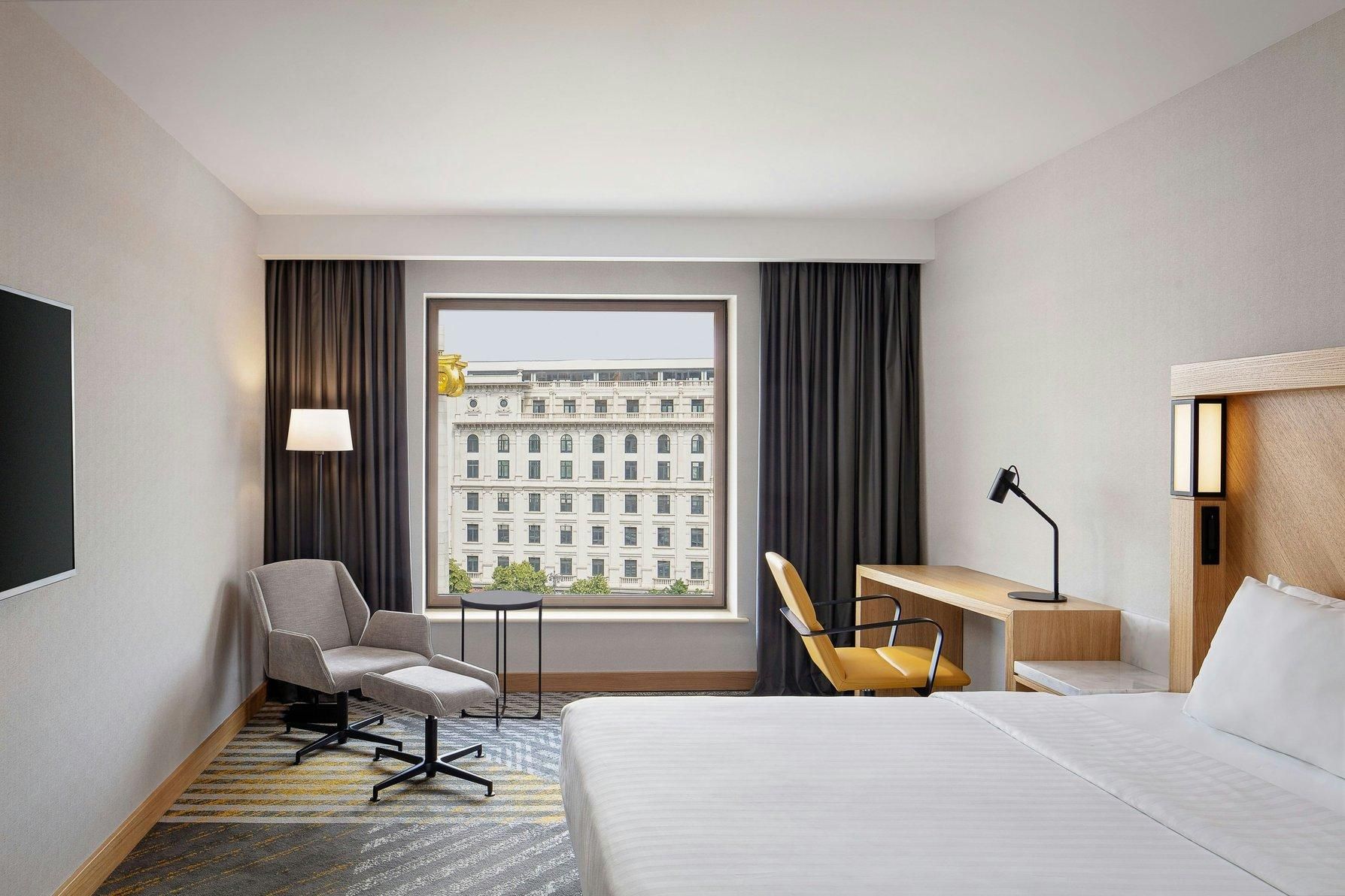 Superior King Room, Guest room, 1 King, Freedom Square view, City view