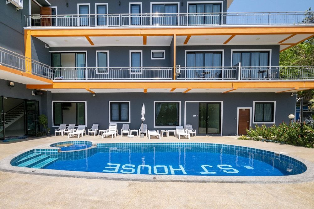 undefined OYO 665 Sj House Hotel 9