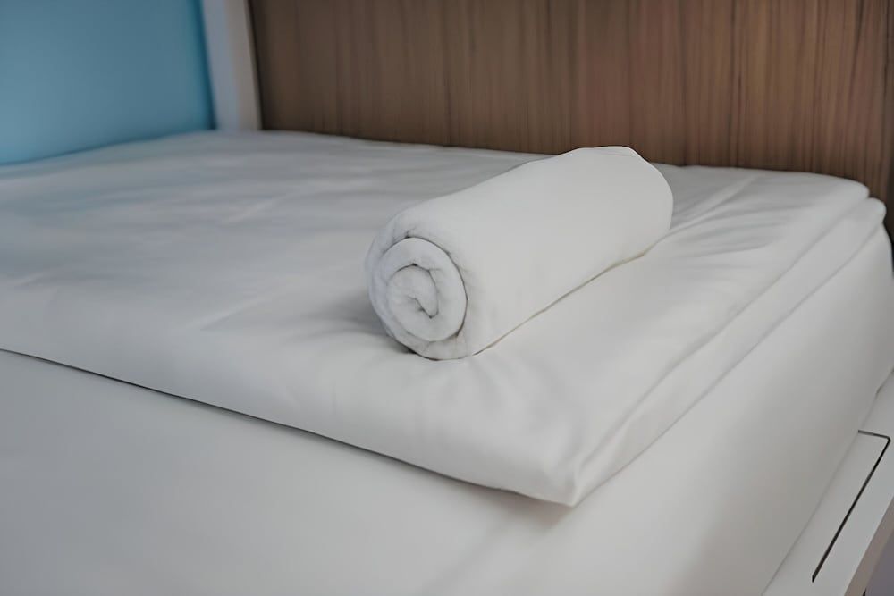 undefined Ease Hostel 8