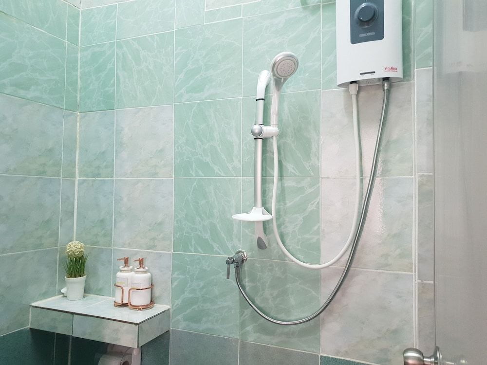 One Bangkok Hostel @Love District 10-Bed Female Dormitory with Shared Bathroom 3