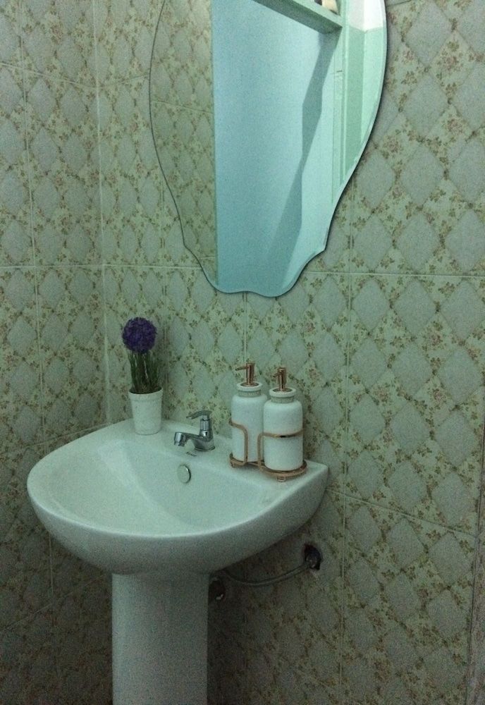 One Bangkok Hostel @Love District 10-Bed Female Dormitory with Shared Bathroom 4