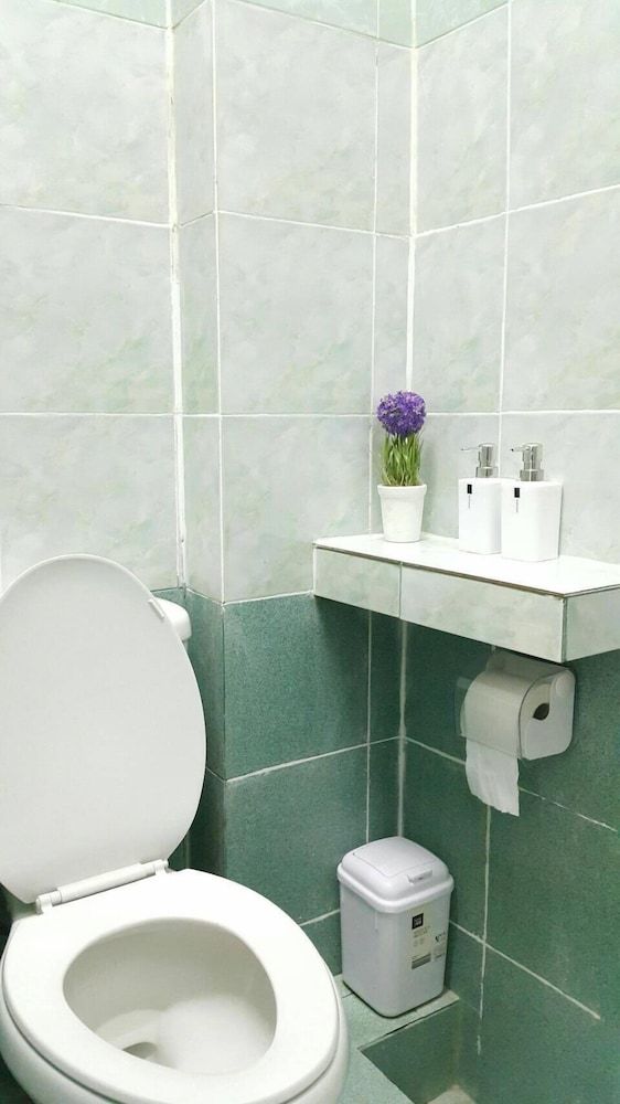 One Bangkok Hostel @Love District 10-Bed Male Dormitory with Shared Bathroom 4