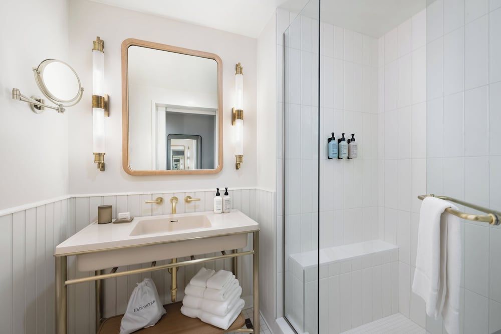 Hutton Hotel Amped ADA Double Queen Guestroom 4