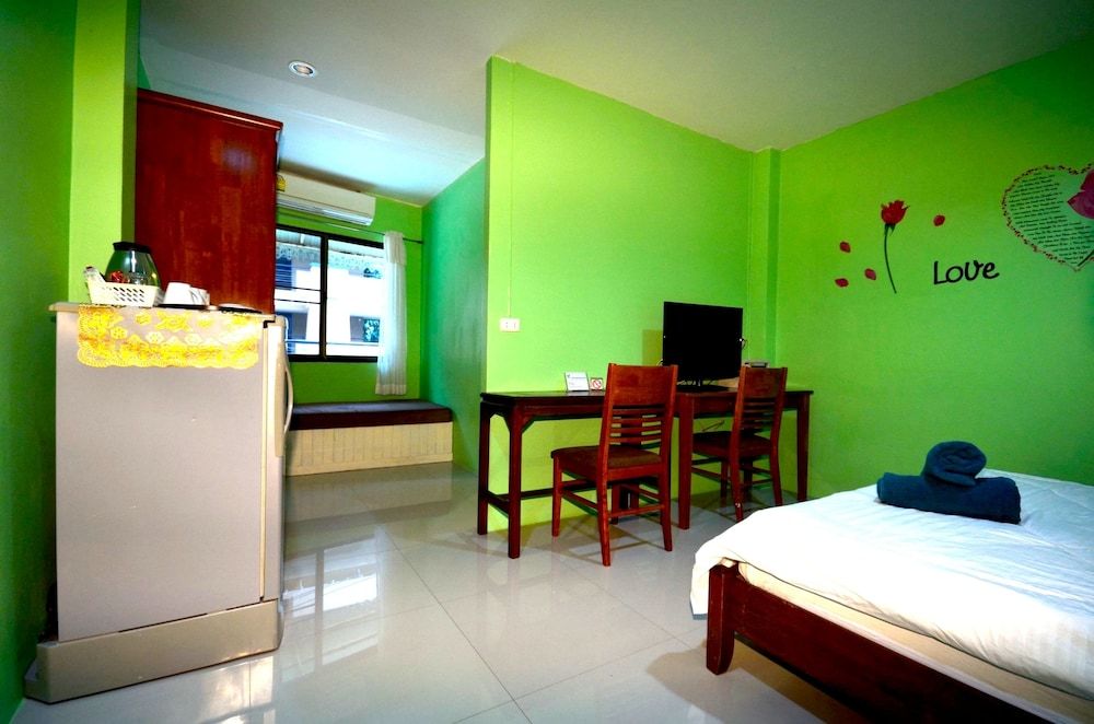 Enrico Hostel Patong Standard Double Room 7