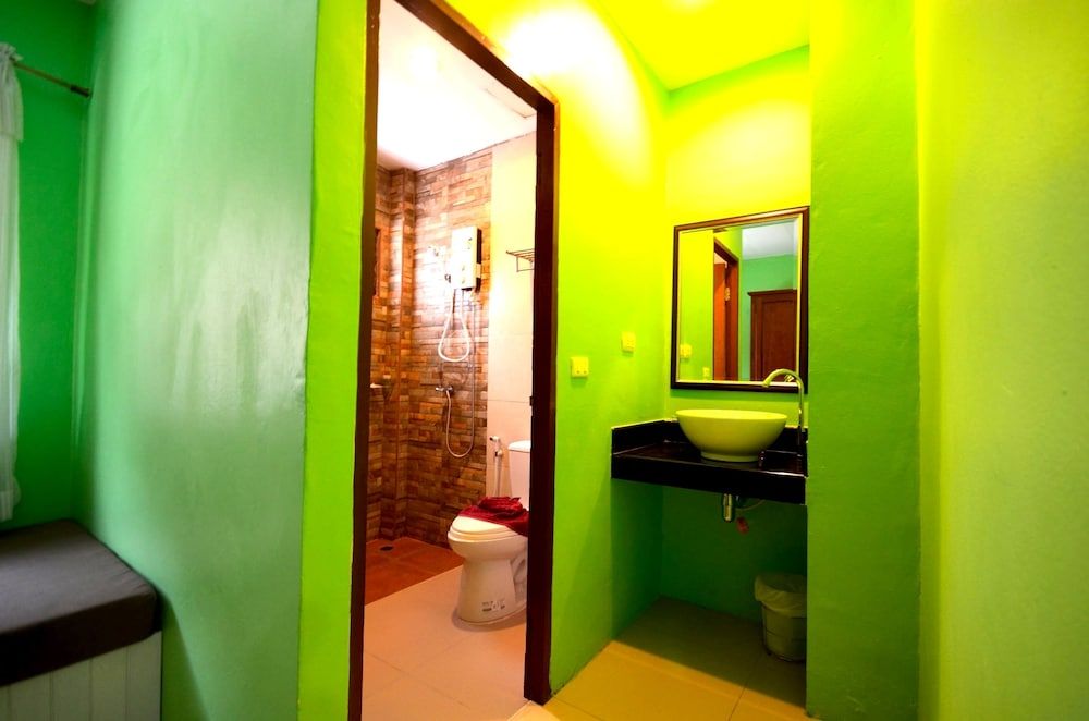 Enrico Hostel Patong Standard Double Room 14