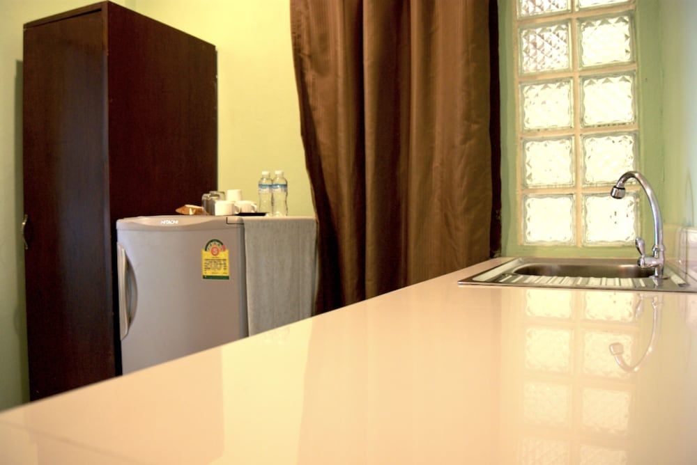 Enrico Hostel Patong Superior Room 12