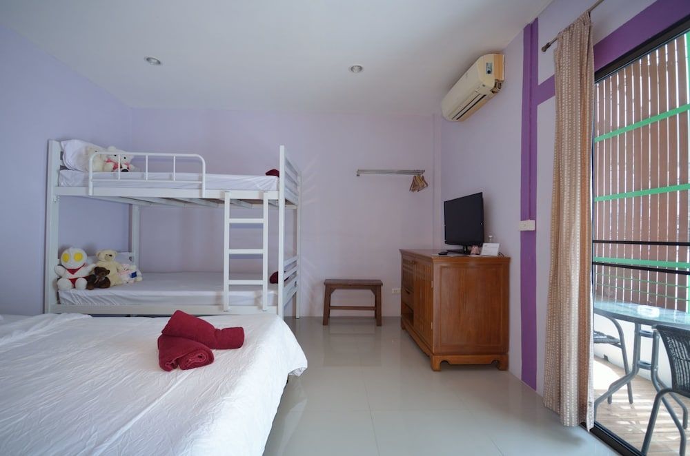 Enrico Hostel Patong Family Room 14