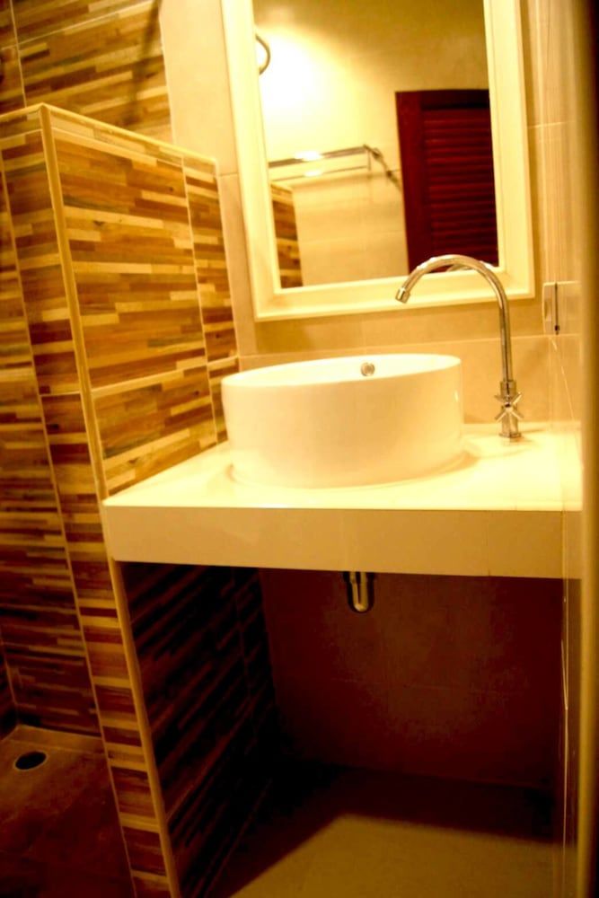 Enrico Hostel Patong Superior Room 15