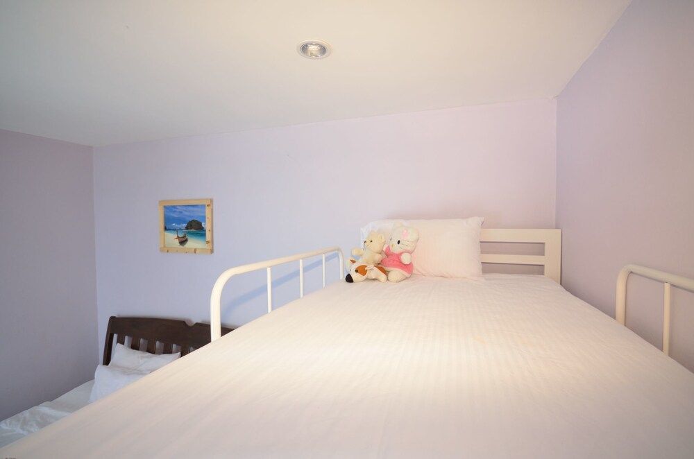 Enrico Hostel Patong Family Room 3