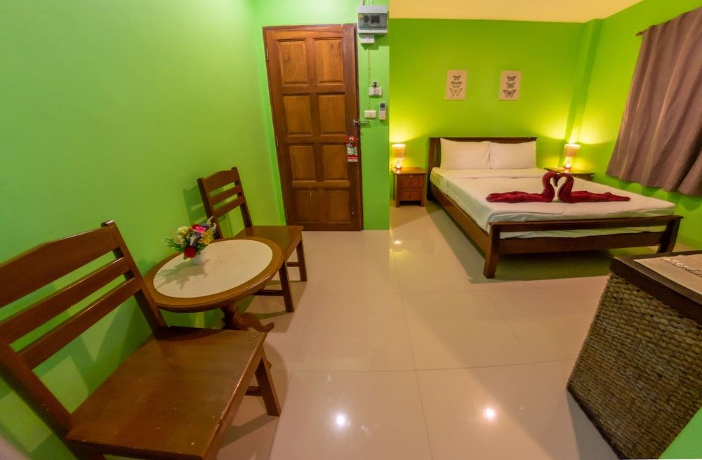 Enrico Hostel Patong Standard Double Room 11