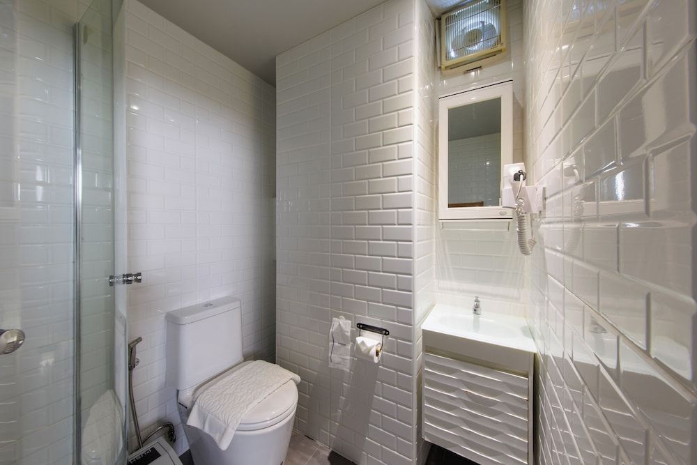 Chala Number 2 Art and Gallery House Deluxe Twin Room 5