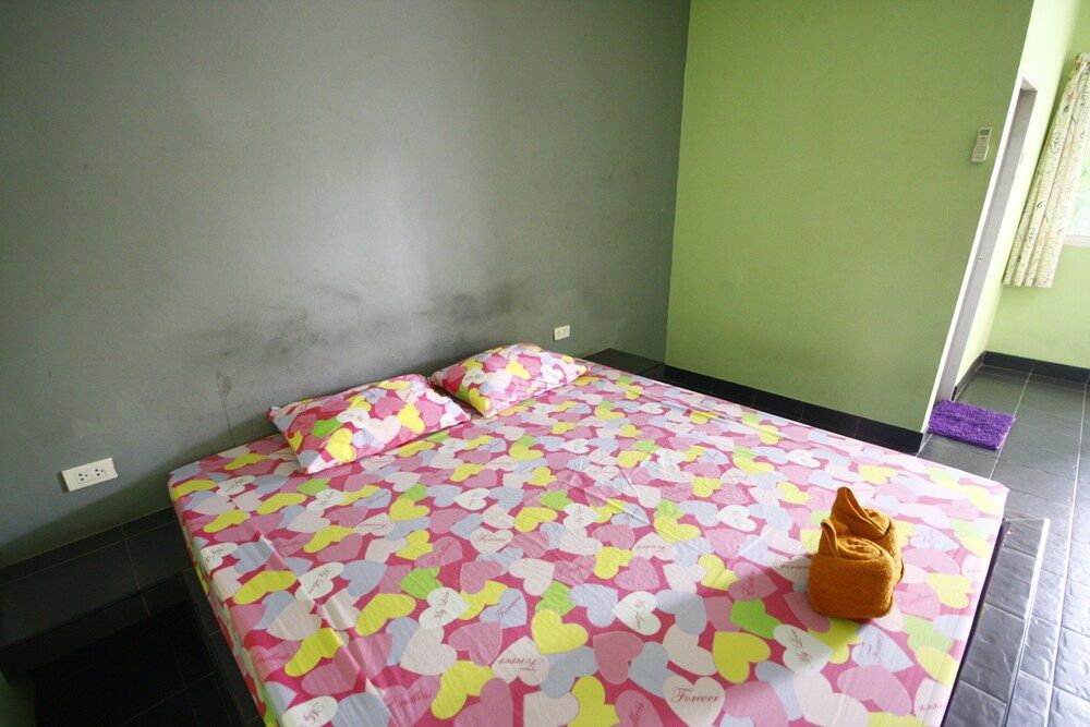 Mee Rak Resort Standard Double Room 2