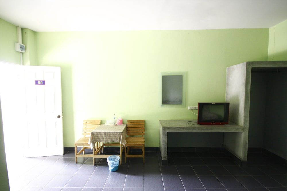 Mee Rak Resort Standard Double Room 4