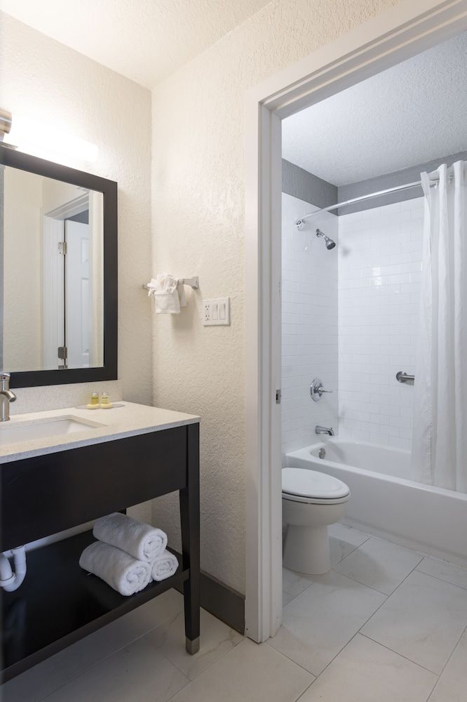 Hotel Monreale Express International Drive Orlando Standard Room, 1 King Bed (Standard King Room) 5