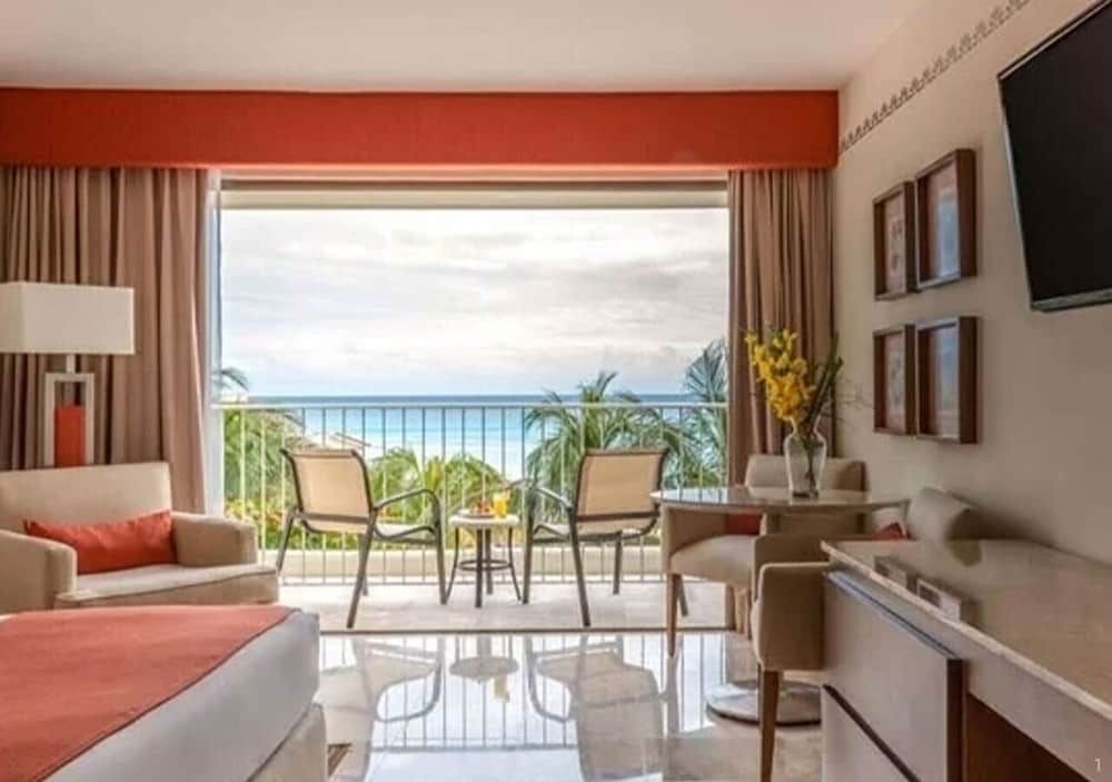 Grand Park Royal Cancun -  All Inclusive Deluxe Ocean View King 5