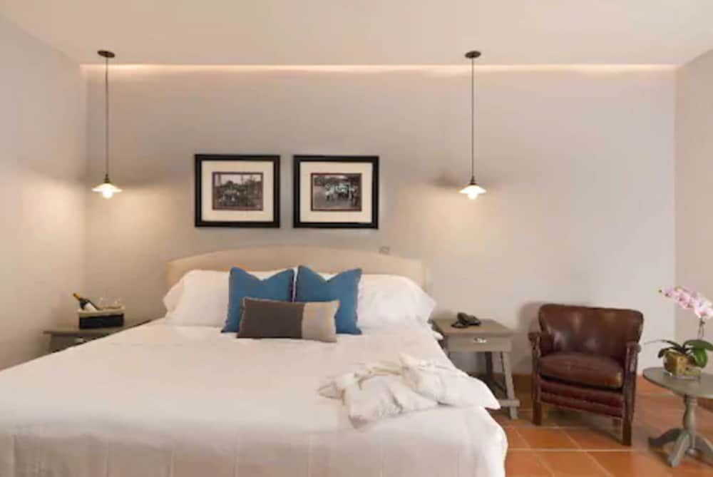 Deluxe Room, 1 King Bed, Balcony, Valley View