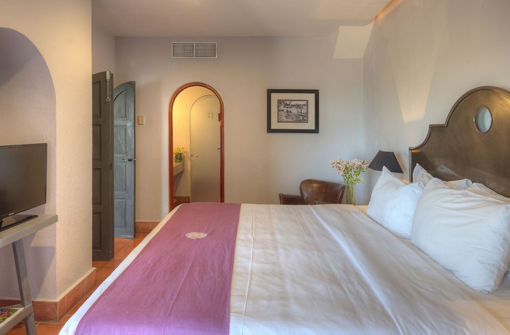 Grand Suite, 1 King Bed with Sofa bed, Balcony, Garden View