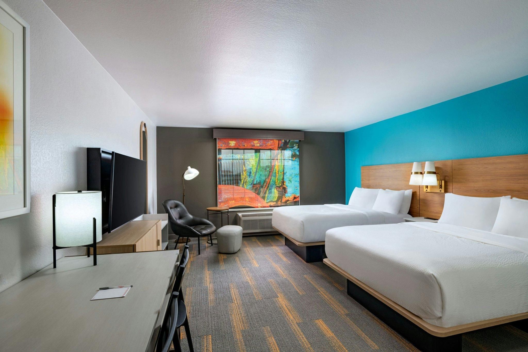 1 Bedroom Suite, 1 Queen, Non-Private Sofa bed