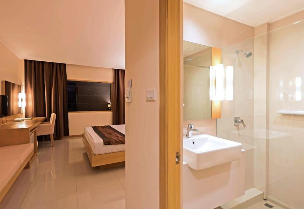 Navarat Heritage Hotel Deluxe Room 6