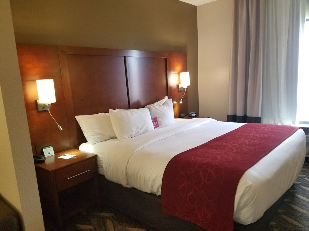 Suite, 1 King Bed, Accessible, Non Smoking